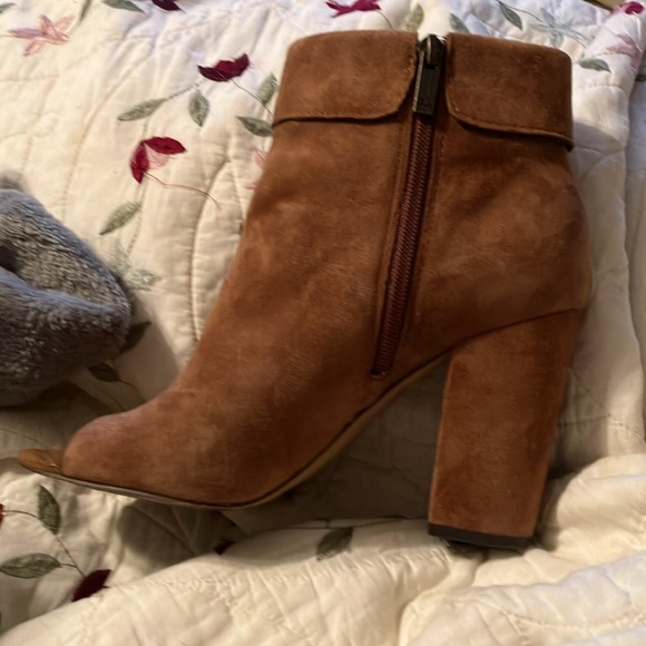 Jessica Simpson Brown Suede Ankle Boots with Tassel Detail Side Zipper Open Toe - Picture 4 of 8